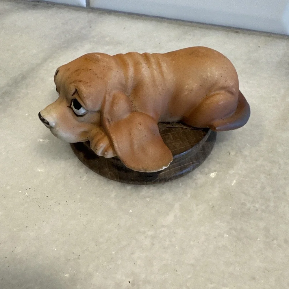 N. TICHE‎ PORCELAIN BASSETT HOUND FIGURINE - Italy